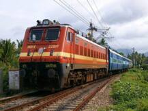 होली पर घर जाना होगा आसान, रेलवे चला रहा है स्पेशल ट्रेनें, जानें- रूट और टाइमिंग