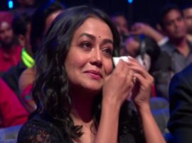 Singer Neha Kakkar was seen crying bitterly in the Grand Finale of Indian Idol 11, know why? Indian Idol 11 के Grand Finale में फूट-फूटकर रोती नजर आईं Singer Neha Kakkar, जानें क्यों?