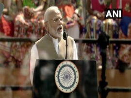 PM Modi said meaning of Namaste is Quite deep राष्ट्रपति ट्रंप का अहमदाबाद में जोरदार स्वागत, पीएम मोदी ने कहा- नमस्ते का अर्थ गहरा है