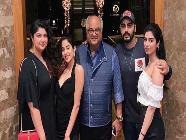 Janhvi Kapoor के साथ हेलीकॉप्टर में उड़ना चाहते हैं तो यहां जानिए कि क्या करना होगा