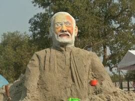 PM Narendra Modi visit to Prayagraj uttar pradesh रेत की आकृति से होगा पीएम मोदी का स्वागत, कार्यक्रम में मिलेगा मिट्टी के मटके का पानी