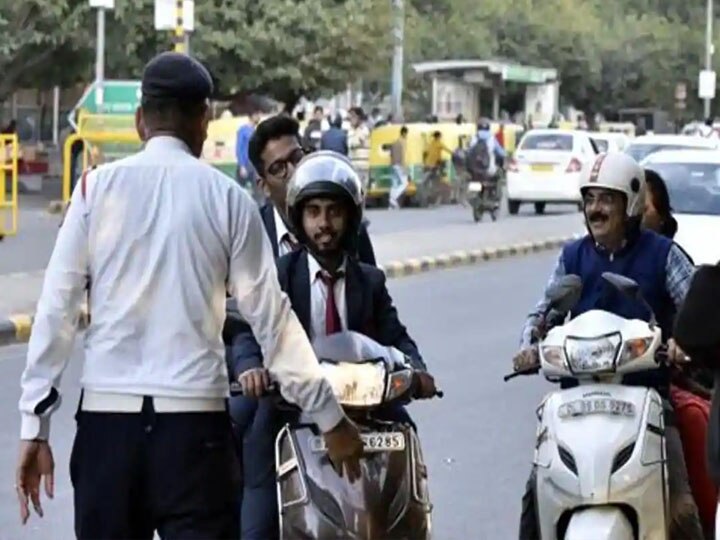 ट्रैफिक नियमों के बारे में कितना जानते हैं आप, जानें- क्या पुलिसकर्मी जबरदस्ती ले सकता है आपके वाहन की चाबी