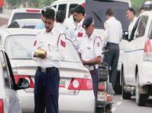 ट्रैफिक नियमों के बारे में कितना जानते हैं आप, जानें- क्या पुलिसकर्मी जबरदस्ती ले सकता है आपके वाहन की चाबी