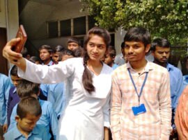 Prayagraj Blind Student with PM Narendra Modi ABP Ganga पीएम मोदी ने बना दिया प्रयागराज के दिव्यांग छात्र को रातों-रात सेलिब्रिटी