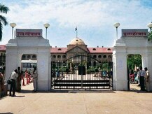 Prayagraj: рд▓реЙрдХрдбрд╛рдЙрди рдореЗрдВ рд╢рд░рд╛рдм рдХреА рджреБрдХрд╛рдиреЛрдВ рдХреЛ рдЦреЛрд▓рдХрд░ рдореБрд╢реНрдХрд┐рд▓ рдореЗрдВ рдШрд┐рд░реА рдпреВрдкреА рд╕рд░рдХрд╛рд░, рд╣рд╛рдИрдХреЛрд░реНрдЯ рдиреЗ рдЬрд╛рд░реА рдХрд┐рдпрд╛ рдиреЛрдЯрд┐рд╕
