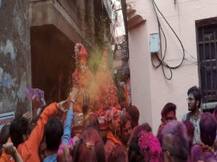 काशी की गलियों में पालकी पर सवार होकर निकले महादेव, हो गई होली की शुरुआत