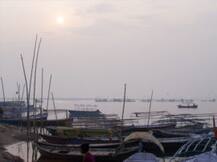 प्रयागराज: कोरोना के खौफ में संगम नगरी, सूने हुये तट...श्रद्धालुओं की संख्या में बड़ी गिरावट