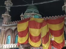 होली से पहले अलीगढ़ में पर्दों से ढकी गई मस्जिद, जानिए- क्या है पूरा मामला