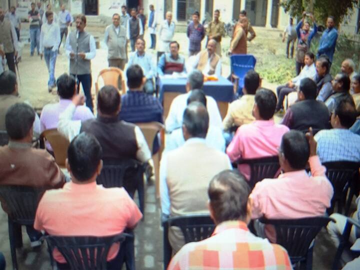 अपनी ही सरकार के खिलाफ धरने पर बैठे बीजेपी विधायक, बोले- नहीं होने दूंगा मनमानी