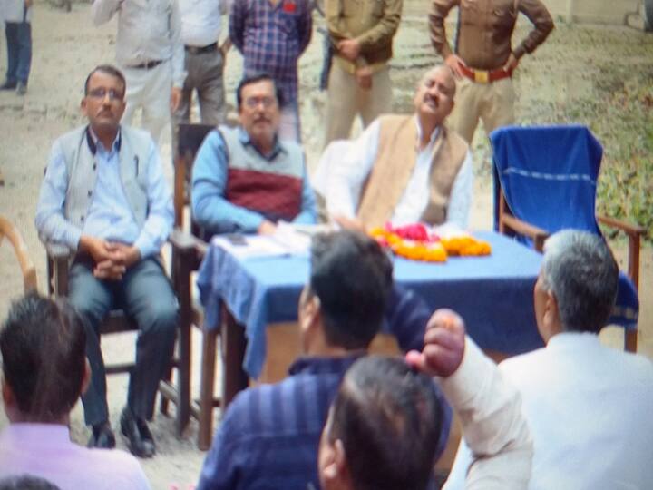 अपनी ही सरकार के खिलाफ धरने पर बैठे बीजेपी विधायक, बोले- नहीं होने दूंगा मनमानी