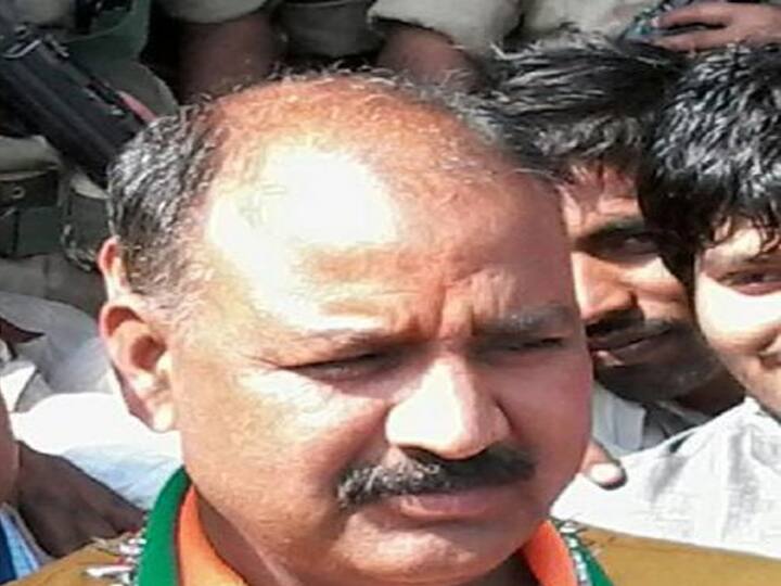 अपनी ही सरकार के खिलाफ धरने पर बैठे बीजेपी विधायक, बोले- नहीं होने दूंगा मनमानी