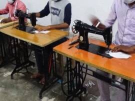 Meerut jail prisoners making masks necessary steps to be taken to deal coronavirus मेरठ जेल में भी कैदियों को मिली मास्क बनाने की जिम्मेदारी;कोरोना से डरने के लिए उठाए जा रहे हैं ये जरूरी कदम