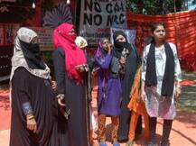 CoronaVirus: कोरोना के खतरे के बावजूद प्रयागराज में धरने से हटने को तैयार नहीं मुस्लिम महिलाएं