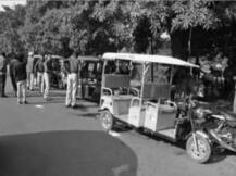 लॉकडाउन का आदेश मजाक बन गया...पान की दुकानें खुली...ई-रिक्शा ढो रहे सवारी