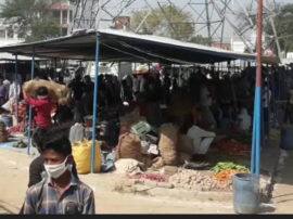 आगरा: लोहामंडी में नहीं दिखा लॉकडाउन का असर, सोशल डिस्टेंसिंग बनी मजाक आगरा: लोहामंडी में नहीं दिखा लॉकडाउन का असर, सोशल डिस्टेंसिंग बनी मजाक