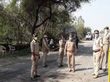 Lockdown In India: सड़कों पर पसरा सन्नाटा, दुकानें भी बंद;लेकिन अमेठी में नमाज के लिए मस्जिद में उमड़ी भीड़