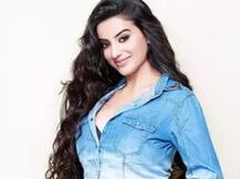 कोरोना से जंग में आगे आई भोजपुरी अभिनेत्री अक्षरा, बांटे मास्क