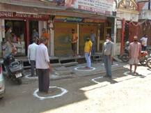 Coronavirus: कारोबारियों की अनूठी पहल, ग्राहकों को संक्रमण से बचाने के लिए किया ये काम