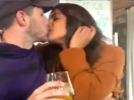 Coronavirus Priyanka Chopra And Nick Jonas Romantic Pic Goes viral  Coronavirus आइसोलेशन में किया Nick-Priyanka ने Lipp kiss, वीडियो हुआ वायरल