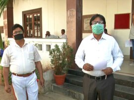 Coronavirus People facing so many problems during lockdown in prayagraj Coronavirus: कोई नहीं सुन रहा बेटी के लिए फिक्रमंद पिता और परिवार के लिए परेशान डॉक्टर की गुहार