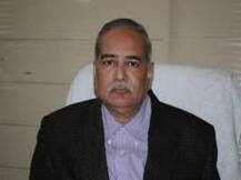 Coronavirus डीएम के बाद नोएडा के सीएमओ पर गिरी गाज, लापरवाही बरतने पर पद से हटाये गये