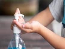 Coronavirus सेनेटाइजर की बढ़ती मांग के बाद यूपी सरकार का फैसला, 55 कपंनियों को दिया लाइसेंस