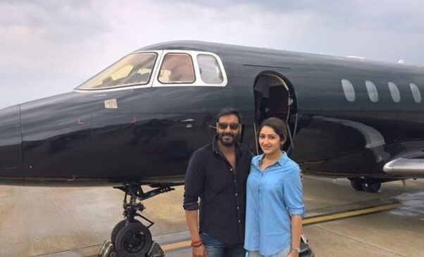 राजा की तरह जिन्दगी जीते हैं बॉलीवुड के सिंघम Ajay Devgn, रखते हैं शाही सवारियों का शौक