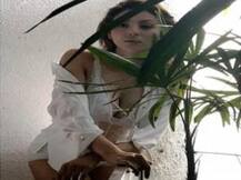 सफेद कॉरसेट में उर्वशी ने किया खुद को फ्लॉन्ट, Social Media पर फोटो हो रही है वायरल