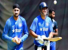 harbhajan singh says MS Dhoni should be in for T-20 world cup भज्जी बोले- अगर धोनी हों उपलब्ध तो मिले T-20 वर्ल्ड कप में मौका