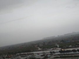 Rain lashes out in delhi ncr Noida weather update दिल्ली-एनसीआर में मौसम ने बदली करवट, आंधी-तूफान के साथ बारिश;कई जगह पड़े ओले