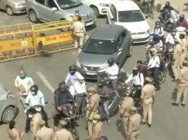 coronavirus fear Ghaziabad Delhi border seal strict action taken against those violating lockdown rules Coronavirus in UP: गाजियाबाद-दिल्ली बॉर्डर सील, इन्हें मिली रियायत;बाकी सबकी आवाजाही पर रोक