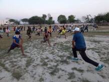 कौशांबी: योग से कोरोना को मात देने की तैयारी, क्वारन्टीन सेंटर में योग प्रशिक्षण