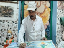 कोरोना संकट पर काशी का चित्रकार दे रहा अनोखे अंदाज में संदेश, जानिए क्या है इनकी चित्रकारी में खास