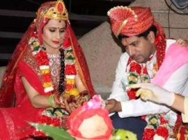 'Bigg Boss 2' winner Ashutosh Kaushik marries on terrace 'बिग बॉस 2' के विजेता आशुतोष कौशिक ने छत पर शादी की