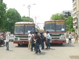 15000 students sent to their home districts from prayagraj during lockdown प्रयागराज से तीन दिन में भेजे गए पंद्रह हज़ार से ज़्यादा स्टूडेंट्स, 509 बसों का हुआ था इस्तेमाल