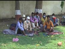 मजदूर दिवस पर भी सरकारी कलेक्शन सेंटर में भूख से परेशान हैं मजदूर, चाय -पानी मुहैया कराने के बजाय झिड़क रहे हैं अफसर