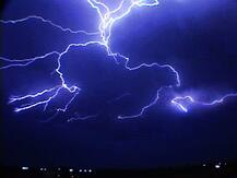 फिरोजाबाद: आकाशीय बिजली गिरने से एक श्रमिक की मौत, तीन मजदूर घायल