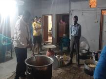 कुशीनगर में कम्युनिटी किचन बना मजाक, समाज सेवियों के भरोसे चलता है किचन;बड़ा सवाल- कहां खर्च हो रहा है पैसा