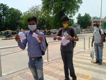 Coronavirus: गुजरात से 620 रुपये का टिकट लेकर ट्रेनों से प्रयागराज पहुंचे मजदूर, टिकट वालों को ही मिली थी सफर की इजाजत