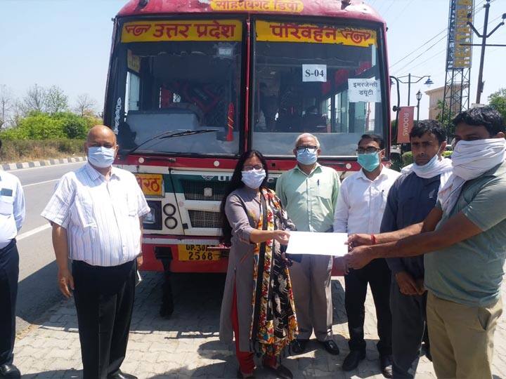 More than 1300 migrants labours sent to their home districts from meerut मेरठ से 1378 मजदूरों व श्रमिकों को बसों के जरिए उनके गृह जिलों तक भेजा गया