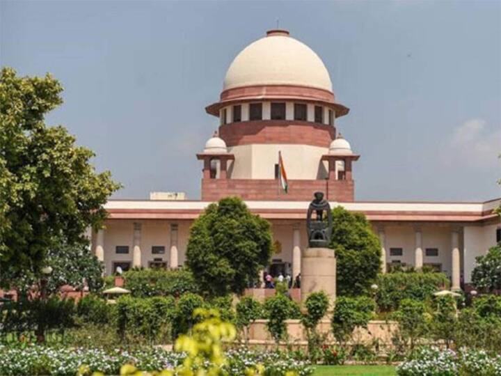 UP Primary teacher recruitment dispute shiksha mitra knocks supreme court challenges allahabad high court decision 69000 सहायक शिक्षक भर्ती: SC पहुंचा मामला, शिक्षामित्रों की इलाहाबाद HC के फैसले को चुनौती