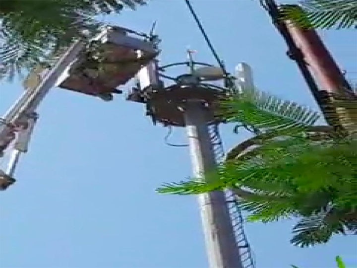 वाराणसी में शराब का इफेक्ट, नशे में मोबाइल टावर पर चढ़ा युवक, परेशान हुई पुलिस