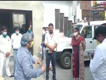 पीलीभीत: अल्ट्रासाउंड सेंटर पर उड़ायी जा रही सोशल डिस्टेंसिंग की धज्जियां...चल रहा था उगाही का खेल...प्रशासन ने किया सील