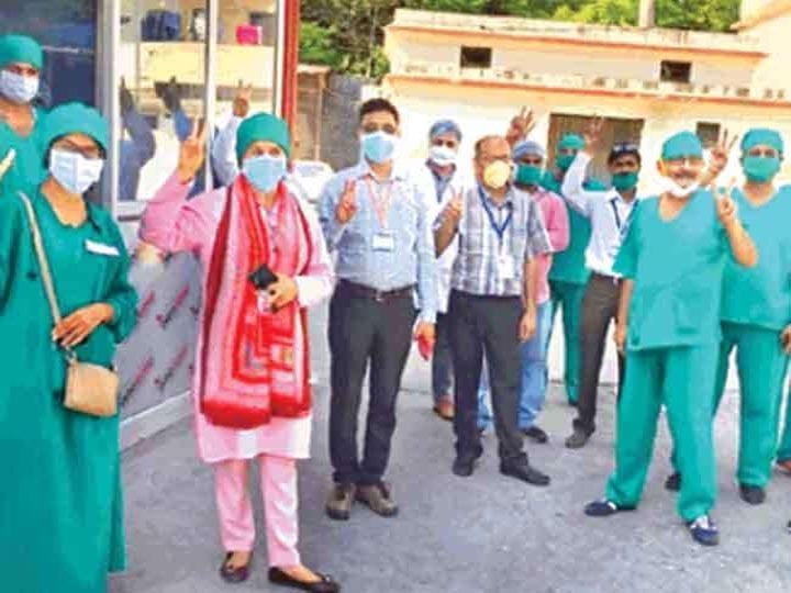 Haridwar now Corona free, seventh patient discharged Coronavirus News सातवां कोरोना मरीज उपचार के बाद डिस्चार्ज, कोरोना संक्रमण मुक्त हुआ हरिद्वार