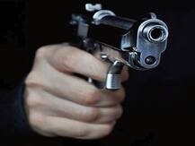 ग्रेटर नोएडा में महिला की गोली मारकर हत्या, देवर समेत ससुरालवालों पर दहेज हत्या का केस दर्ज 