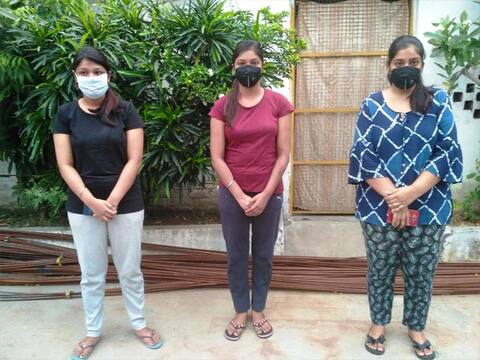 दो महीने से दिल्ली में फंसी थीं प्रयागराज की तीन बहनें, प्रियंका गांधी ने भिजवाया घर दो महीने से दिल्ली में फंसी थीं प्रयागराज की तीन बहनें, प्रियंका गांधी ने भिजवाया घर