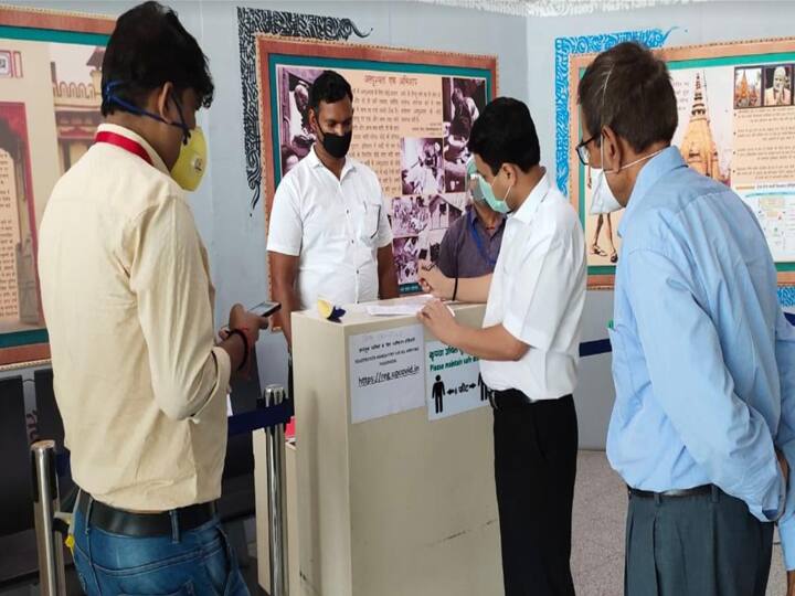 कोरोना से बचाव को लेकर वाराणसी एयरपोर्ट पर व्यापक इंतजाम, शाम पांच बजे तक आठ विमानों का आवागमन Coronavirus security in Varanasi Airport Eight aircraft landed and take off till 5 pm कोरोना से बचाव को लेकर वाराणसी एयरपोर्ट पर व्यापक इंतजाम, शाम पांच बजे तक आठ विमानों का आवागमन