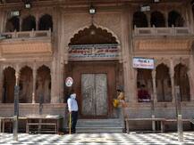 कोरोना काल में भी नहीं टूटी भक्त की आस्था, लॉकडाउन में बांके बिहारी जी को 2 करोड़ 30 लाख रुपये का दिया दान