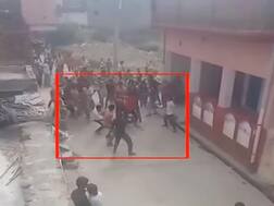 अलीगढ़: बाइक की टक्कर के बाद दो पक्षों में पथराव, 12 लोग घायल और 5 गिरफ्तार