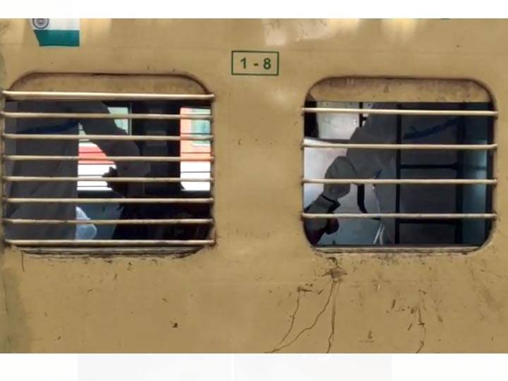 Two dead bodies found in Shramik special train reach manduadih station वाराणसी: मंडुआडीह स्टेशन पर पहुंची श्रमिक स्पेशल ट्रेन में दो शव मिलने से हड़कंप